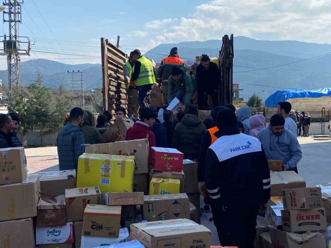 Burhaniyeli Yardım Ekibi Hataylı Depremzedelere Ulaştı