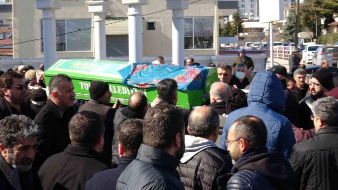 Depremde Hayatını Kaybeden Öğretmen Son Yolculuğuna Uğurlandı