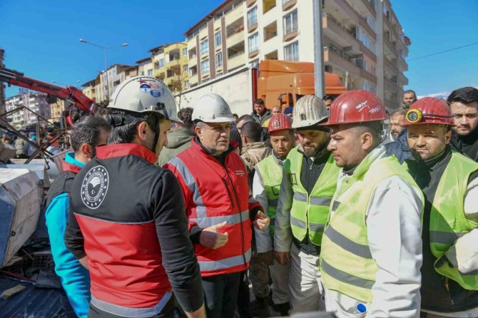 Esenyurt Belediyesi Depremin Yaralarını Sarıyor