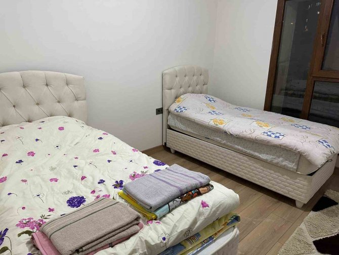 Fırsatçılara Örnek Olacak Davranış, Evlerini Depremzedelere Ücretsiz Tahsis Ettiler
