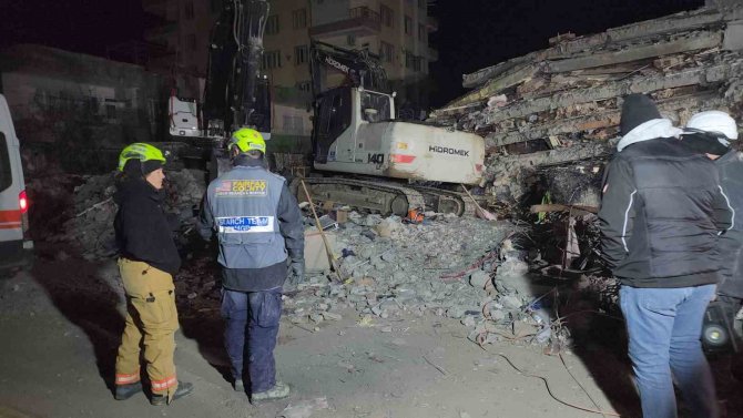 Abd’den Adıyaman’a Gelen 160 Kişilik Ekip Enkazdan Vatandaşları Kurtarmak İçin Mücadele Veriyor