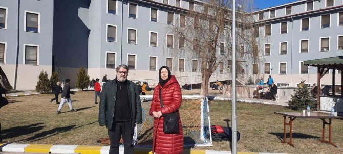 Bilim İnsanları Depremzedelere Psikolojik Destek Veriyor