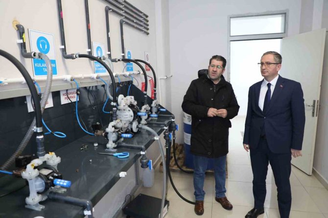 Ağrılı Öğrenciler Soba Ve Hijyen Malzemesi Üreterek Afet Bölgesine Gönderiyor