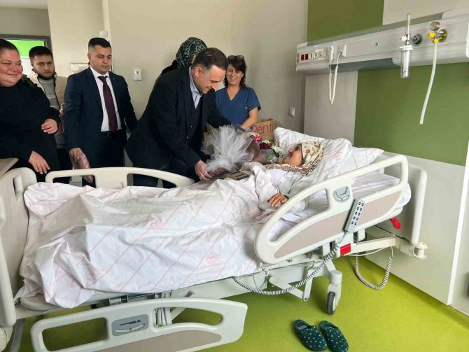 Ak Parti’li Baybatur’dan Yaralı Depremzedelere Hastanede Ziyaret