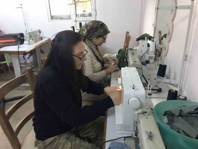 Altınovalı Kadınlar, Depremzedelere Pijama Dikti