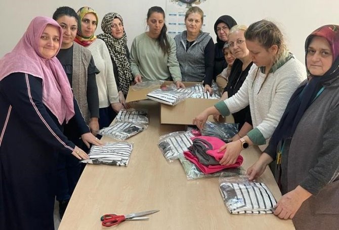 Altınovalı Kadınlar, Depremzedelere Pijama Dikti