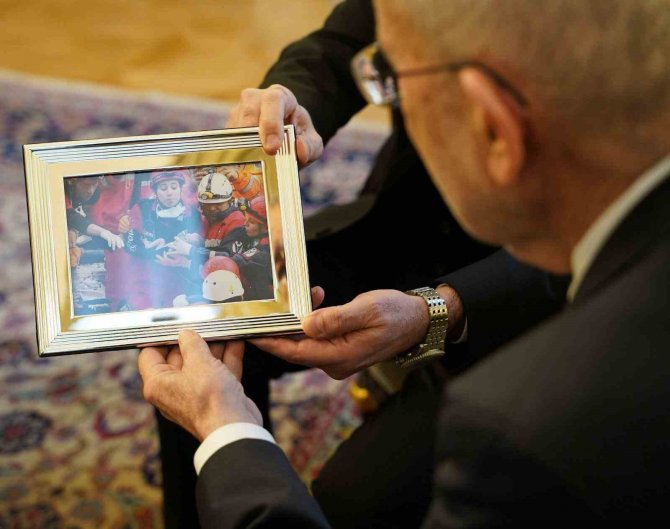 Avusturya Cumhurbaşkanı Bellen, Türkiye’nin Viyana Büyükelçiliğinde Taziye Defterini İmzaladı