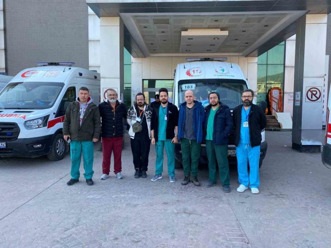 Aydın’dan Hatay’a Gönüllü Olarak Giden 26 Sağlık Personeli Depremzedelere Hizmet Veriyor