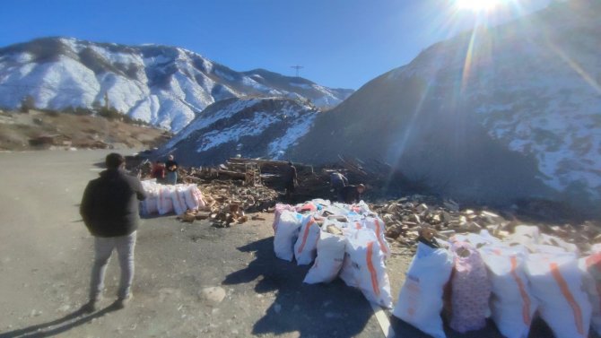 Deprem Bölgesine Odun Yetiştirmek İçin Seferber Oldular