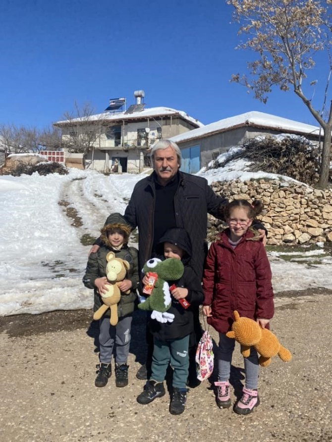 Deprem Bölgesinde Afetzedelerle Bir Araya Geldi