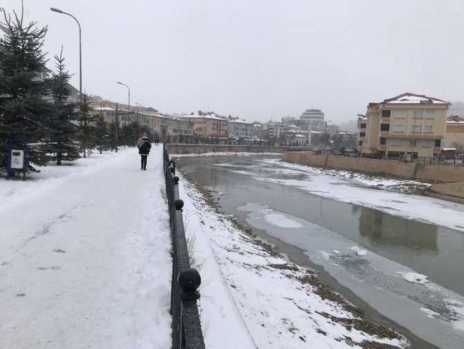 Bayburt’ta Kar Yağışı Ve Dondurucu Soğuklar Etkili Oluyor