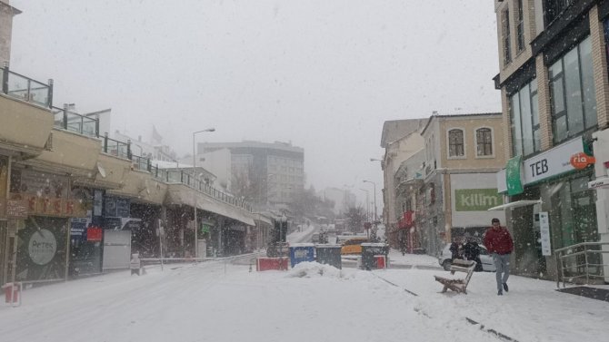 Bolu’da Kar Yağışı Etkili Oluyor