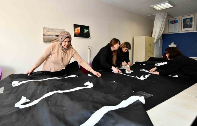 Deprem Bölgesi İçin En Acı Mesai