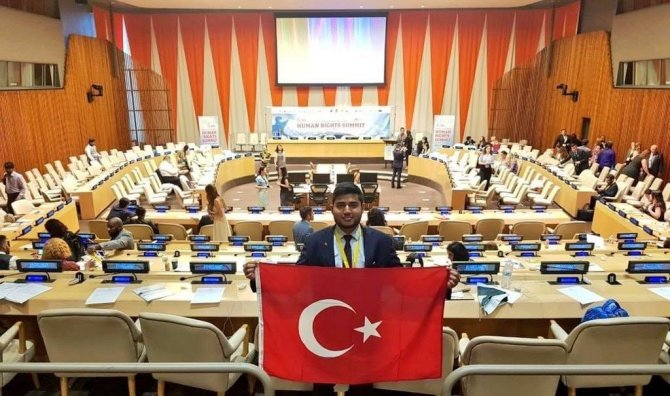 Bangladeşli Emon, Türkiye’nin Acısını Hafifletmek İçin Çalışıyor