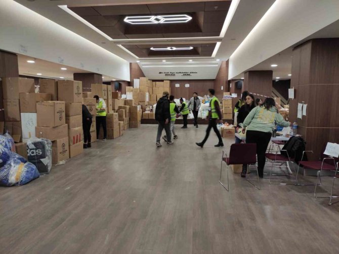 Denizli Büyükşehir, 4 Binden Fazla Depremzedeye Sıfır Giysi Yardımı Yaptı