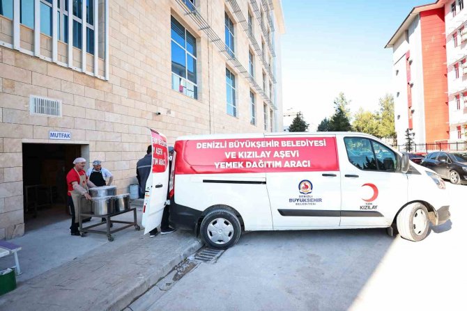 Aşevi, İlk Yemeklerini Afetzedeler İçin Hazırladı