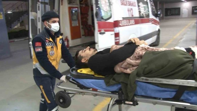 İ̇slahiye’de Enkazdan Çıkarılan 2 Kardeş Çam Ve Sakura Şehir Hastanesi’ne Getirildi
