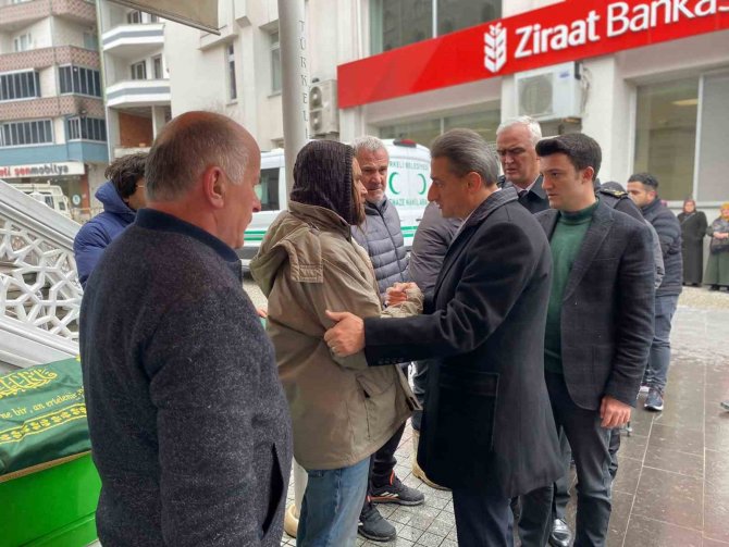 Depremde Ölen İki Genç, Türkeli’de Son Yolculuğuna Uğurlandı