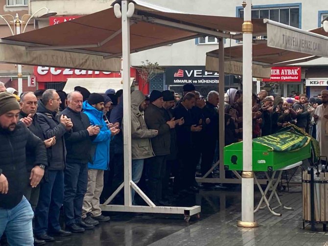 Depremde Ölen İki Genç, Türkeli’de Son Yolculuğuna Uğurlandı
