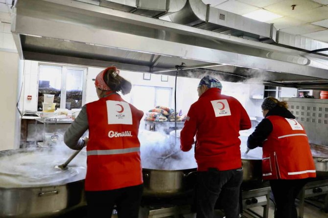 Gönüllü Şefler Milyonlarca Kap Yemek Yaptı