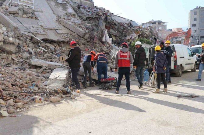 İ̇skenderun’da Enkazlardan Deliller Toplanıyor
