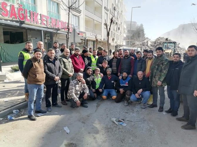 Başkan Türkcan: “İ̇lk Andan İtibaren Deprem Bölgesindeki Çalışmalarımızı Sürdürüyoruz”