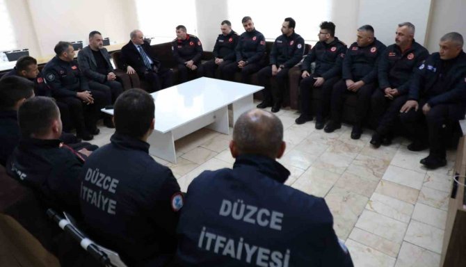 Başkan Özlü’den Depremde Görev Alan İtfaiye Personeline Ödül
