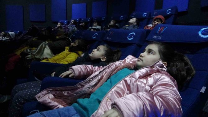 Depremzede Çocuk: “Çok Korktuk, Öleceğimizi Düşündük”