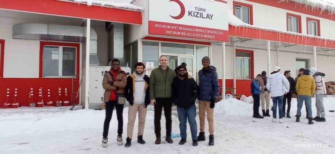 Eller Depremzedeler İçin Kalktı