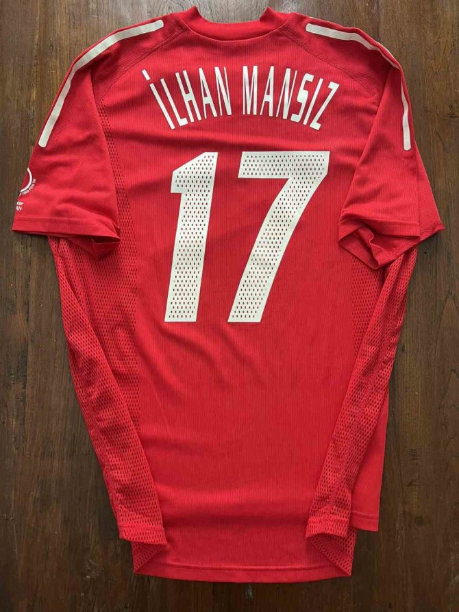 İ̇lhan Mansız, Senegal Maçında Giydiği Milli Formayı Satışa Çıkardı