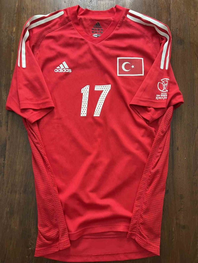 İ̇lhan Mansız, Senegal Maçında Giydiği Milli Formayı Satışa Çıkardı