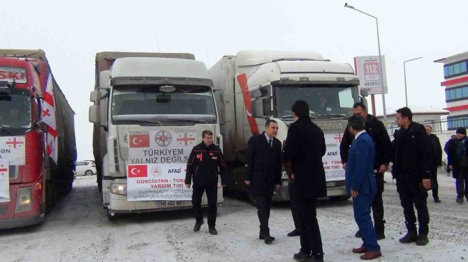 Gürcistan’daki Azeri Türklerinden Deprem Bölgesine Anlamlı Yardım
