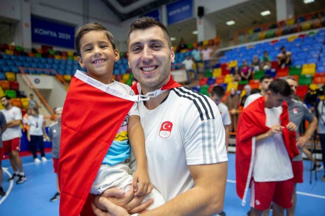 Depremde Hayatını Kaybeden Cemal Kütahya Ve Oğlu Çınar’a Acı Veda