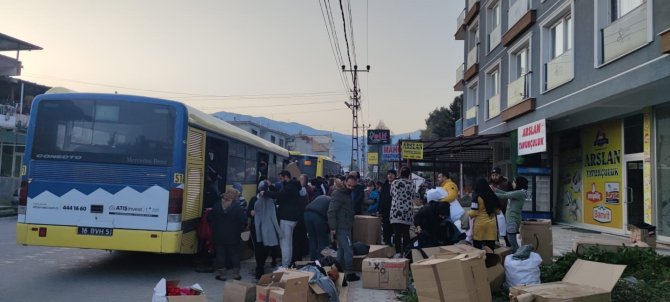 Sarı Otobüslerle Umuda Yolculuk