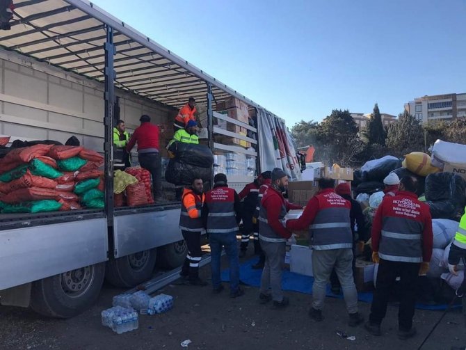 Başkan Türkcan: “İ̇lk Andan İtibaren Deprem Bölgesindeki Çalışmalarımızı Sürdürüyoruz”