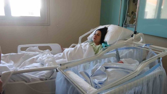 Marmaris’in İlk Depremzede Bebeği Dünyaya Gözlerini Açtı