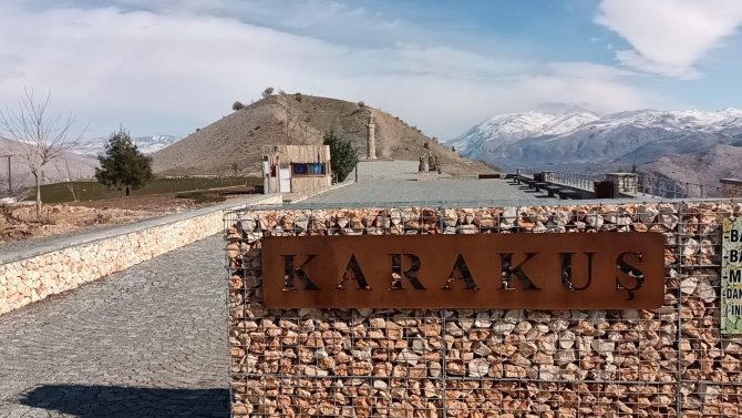 Deprem, Tonlarca Ağırlıktaki ‘Tokalaşma’ Sütunlarını Yıktı