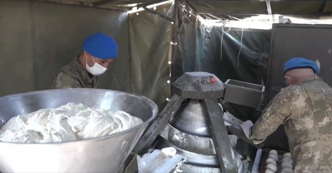Depremzedenin Ekmeği Mehmetçikten