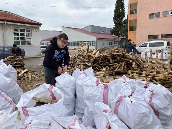 Bartın’da Deprem Bölgeleri İçin Gönüllü Seferberlik Hali Sürüyor