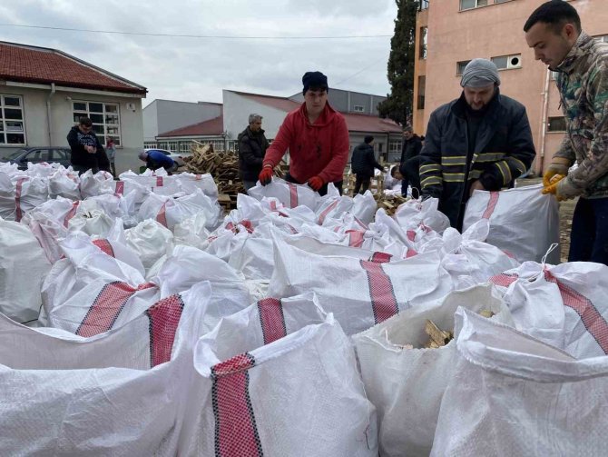 Bartın’da Deprem Bölgeleri İçin Gönüllü Seferberlik Hali Sürüyor