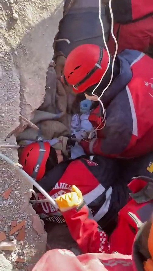 “İ̇mdat” Diye Seslenince 222 Saat Sonra Sağ Kurtarıldı