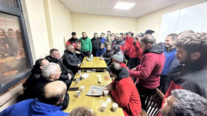 Kocaeli’nin Kahraman Ekibi 82 Kişiyi Enkazdan Kurtardı