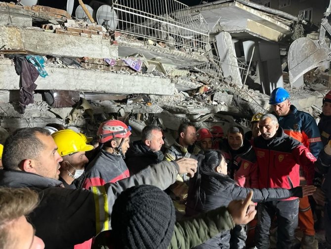 Kocaeli’nin Kahraman Ekibi 82 Kişiyi Enkazdan Kurtardı