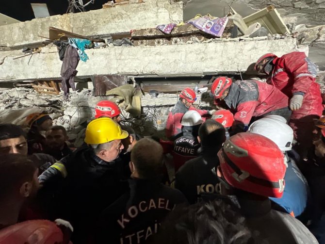 Kocaeli’nin Kahraman Ekibi 82 Kişiyi Enkazdan Kurtardı