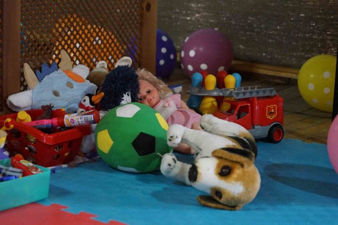 Depremzede Çocukların Travmaları Oyun Alanlarıyla Silinmeye Çalışılıyor