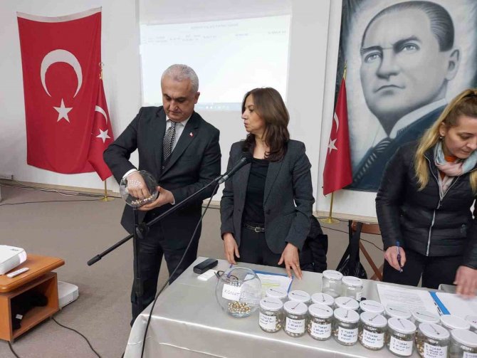 Kastamonu’da Selde Evleri Yıkılan Hak Sahipleri İçin Toki̇ Kuraları Çekildi