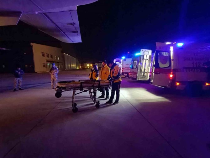 Depremin 10. Gününde 4 Yaralı Depremzede Daha İ̇stanbul’a Getirildi