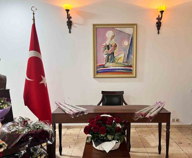 Dünyaca Ünlü Ressam Tölepbay, Tablosunu Depremzedeler İçin Sattı