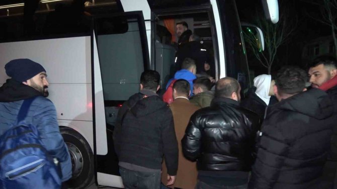 Bay Ve Bayan Kuaförler Depremzedelerin Kişisel Bakımları İçin Yola Çıktı