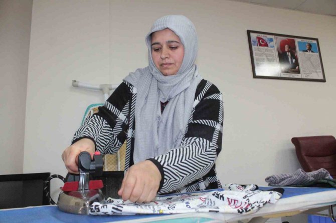 Dikiş Makineleri Depremzedeler İçin Çalıştırılıyor